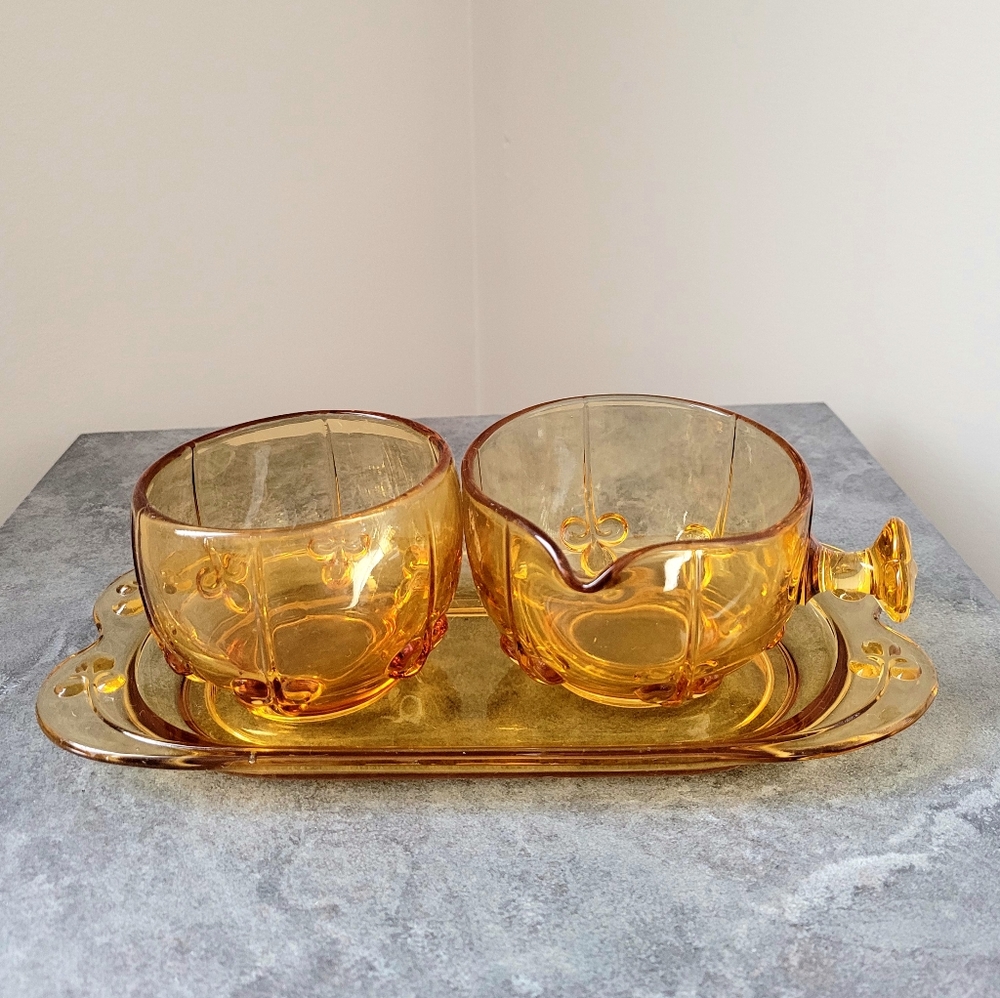 VTG Amber Glass Clover flower Creamer & Sugar Bowl On Matching Tray
